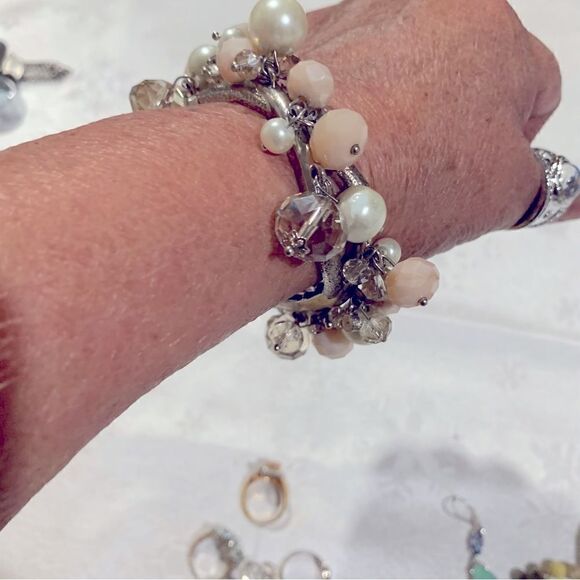 Simmering Sparking Crystals & Faux Pearl Flex Bracelet OSFA Gorgeous - Picture 4 of 5